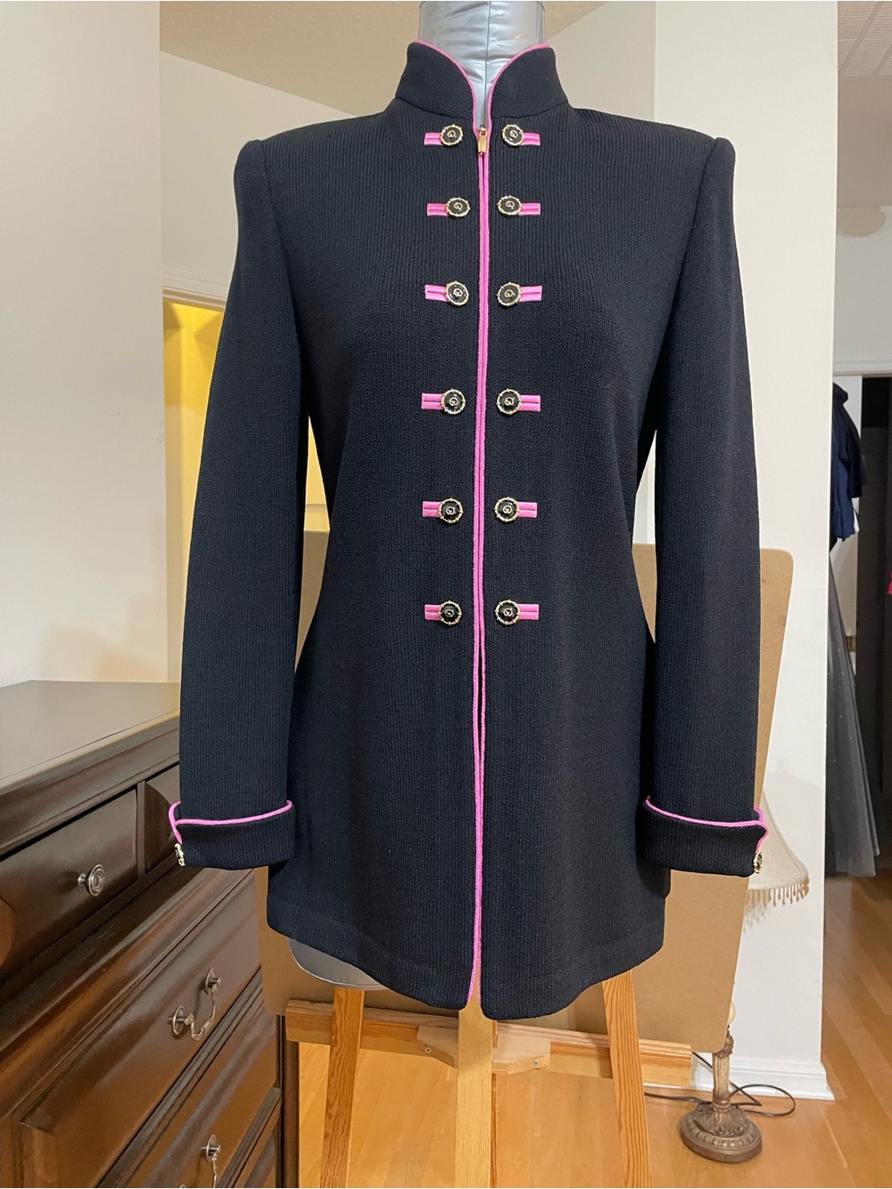 St. John Collection Black Knit Jacket Pink Trim Gold Buttons Size 2